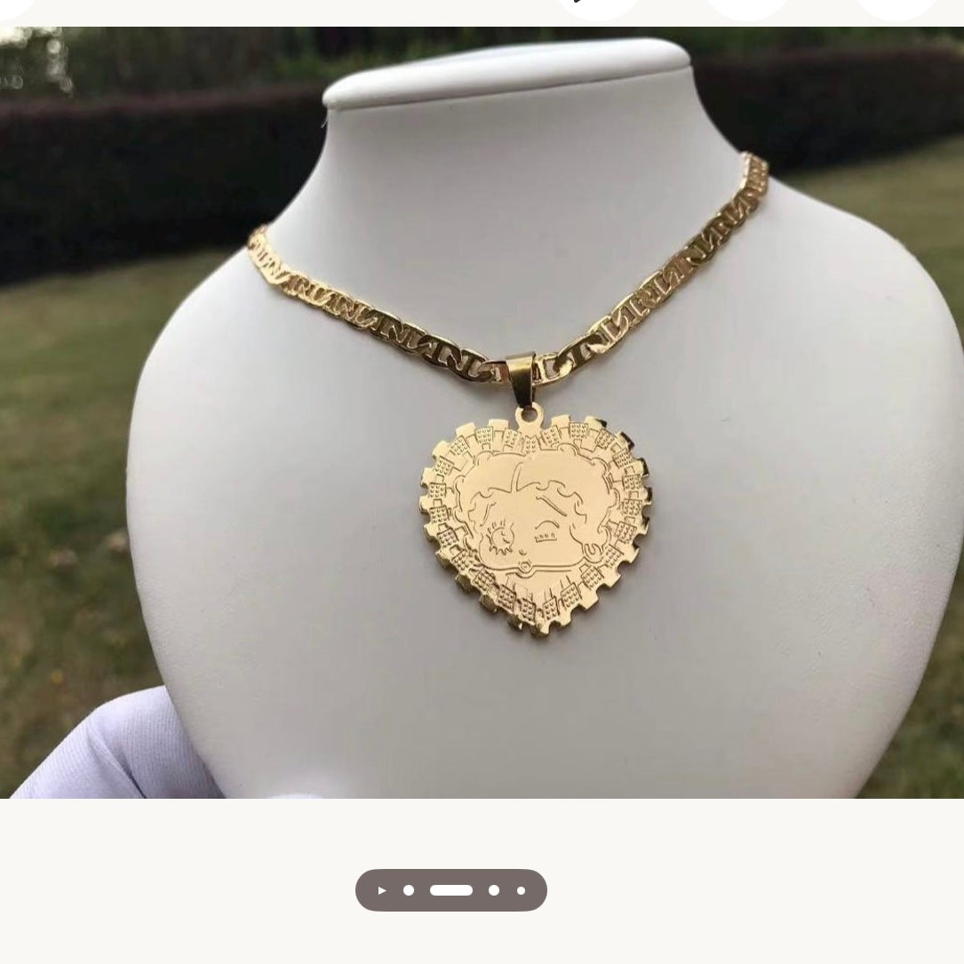 Rollie Heart Frame Necklace